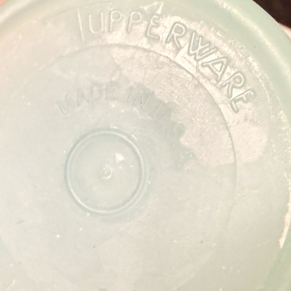 TUPPERWARE Miscellaneous Set - Picture 16 of 16